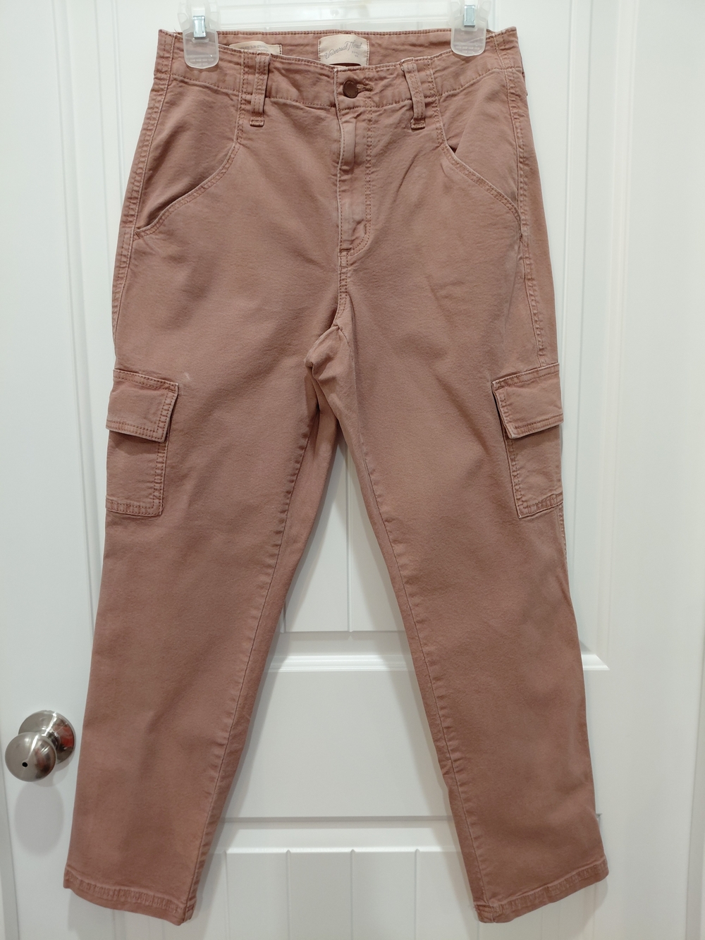 Universal Thread High-Rise Cargo Jeans in Dusty Rose